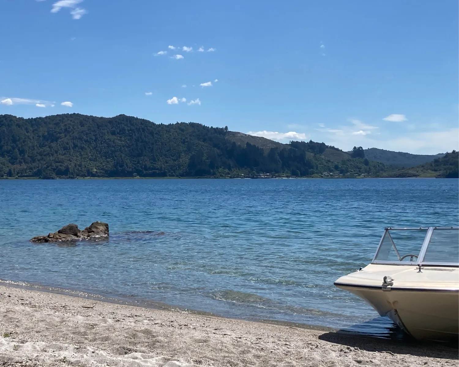 Lake beach zoomed in